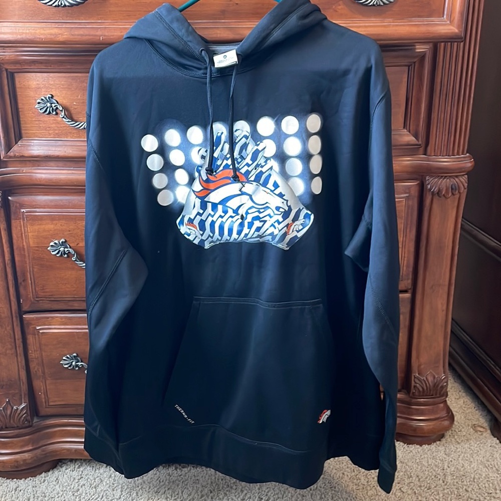 Black Nike therma fit bronco sweatshirt. Men’s extra-large.